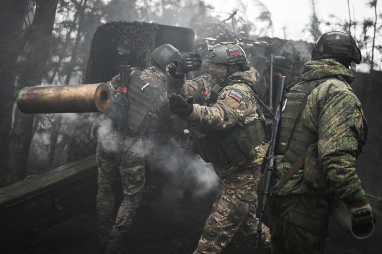 Артиллеристы Вооруженных сил России ведут огонь по позициям ВСУ с применением буксируемых 152-миллиметровых гаубиц Мста-Б подразделений артиллерии ЦВО на Краснолиманском направлении специальной военной операции Артиллеристы Вооруженных сил России ведут огонь по позициям ВСУ с применением буксируемых 152-миллиметровых гаубиц Мста-Б подразделений артиллерии ЦВО на Краснолиманском направлении специальной военной операции