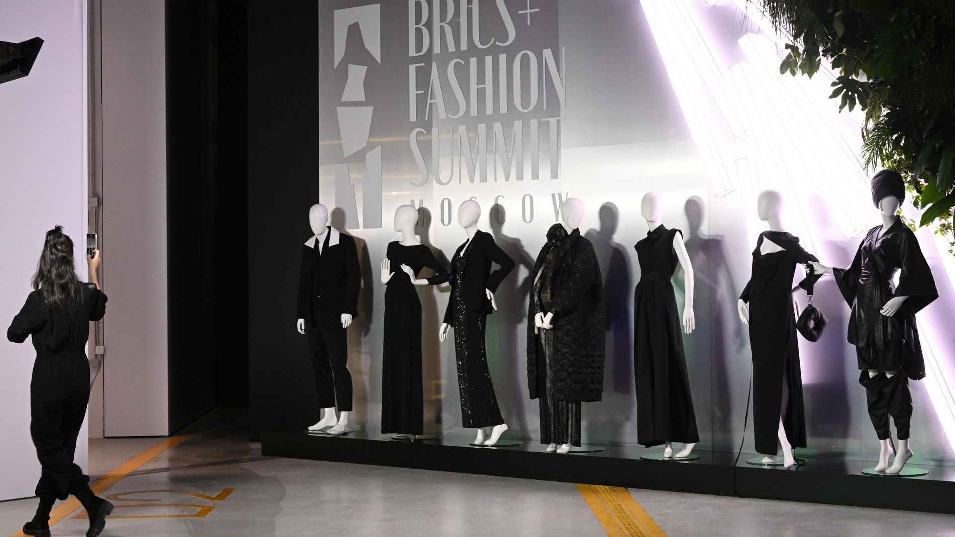 Модный показ в рамках Международного форума BRICS + Fashion Summit Модный показ в рамках Международного форума BRICS + Fashion Summit - РИА Новости, 1920, 29.11.2023