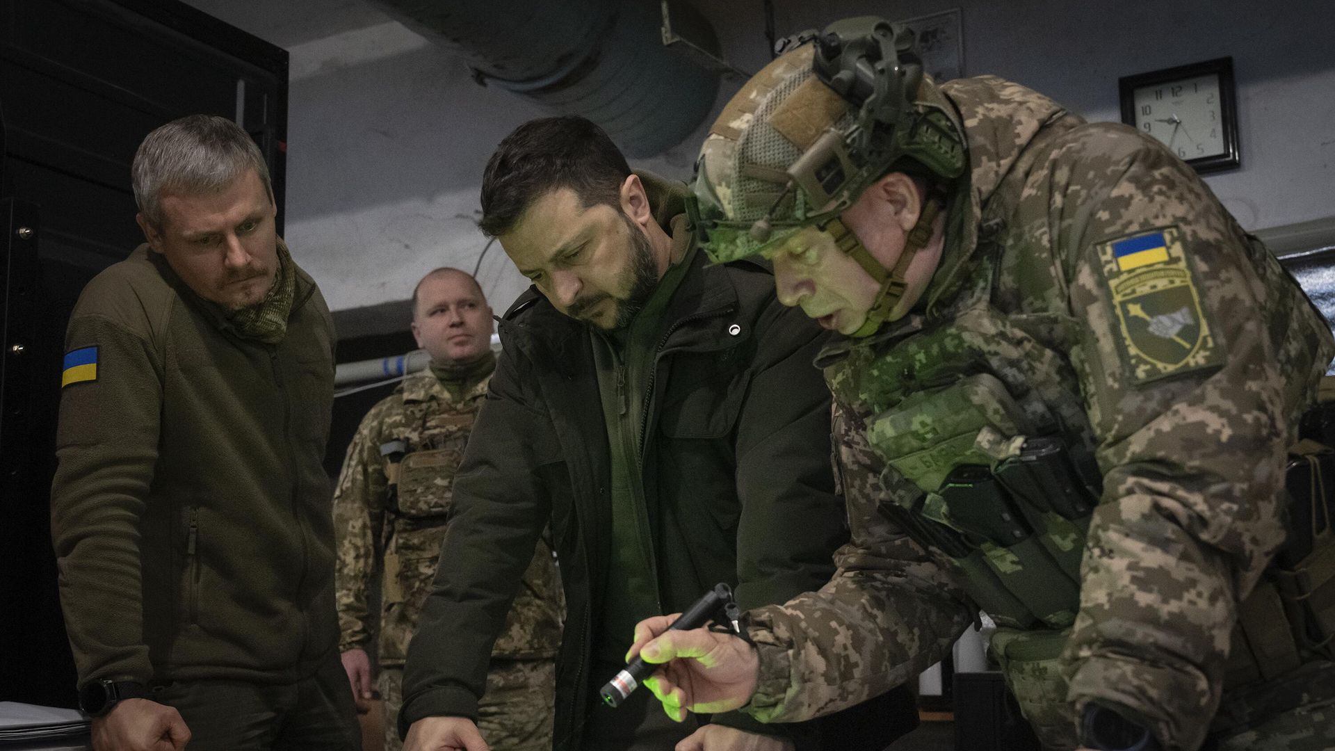 Президент Украины Владимир Зеленский и командующий Сухопутными войсками Украины Александр Сырский Президент Украины Владимир Зеленский и командующий Сухопутными войсками Украины Александр Сырский - РИА Новости, 1920, 02.01.2024