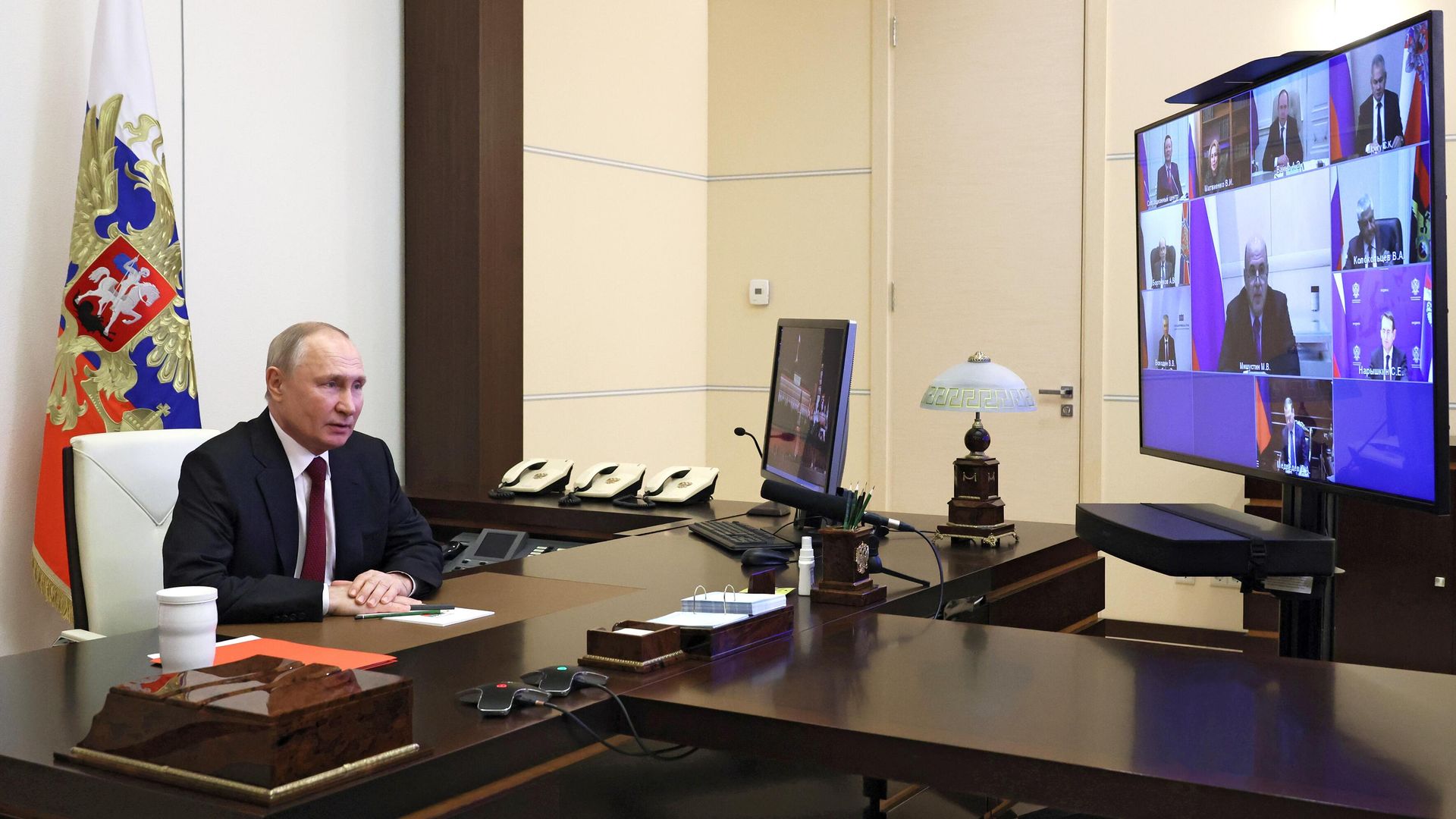 Президент РФ Владимир Путин в режиме видеоконференции проводит совещание с постоянными членами Совета безопасности РФ Президент РФ Владимир Путин в режиме видеоконференции проводит совещание с постоянными членами Совета безопасности РФ - РИА Новости, 1920, 22.12.2023