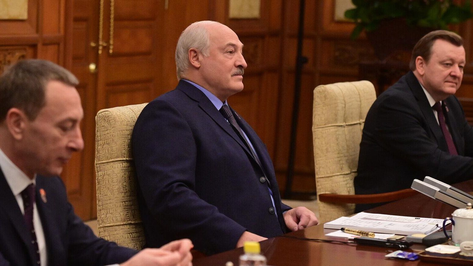 Президент Белоруссии Александр Лукашенко во время встречи с председателем КНР Си Цзиньпином в Пекине Президент Белоруссии Александр Лукашенко во время встречи с председателем КНР Си Цзиньпином в Пекине - РИА Новости, 1920, 04.12.2023