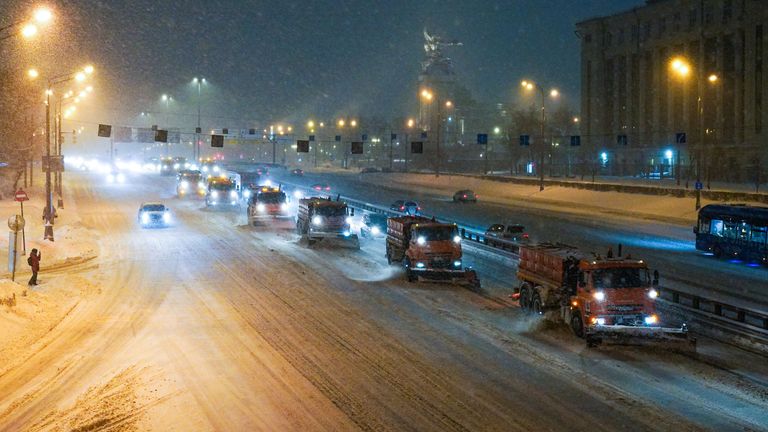 Уборка снега в Москве Уборка снега в Москве