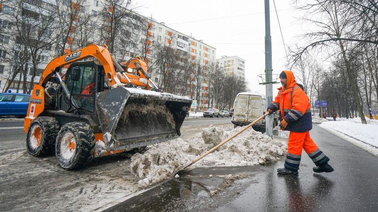 Уборка снега в Москве Уборка снега в Москве