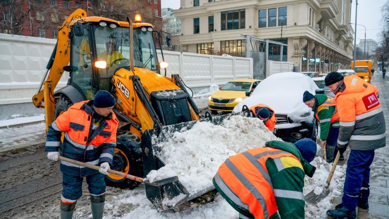 Уборка снега в Москве Уборка снега в Москве