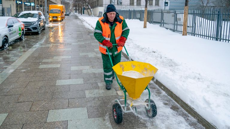 Уборка снега в Москве Уборка снега в Москве