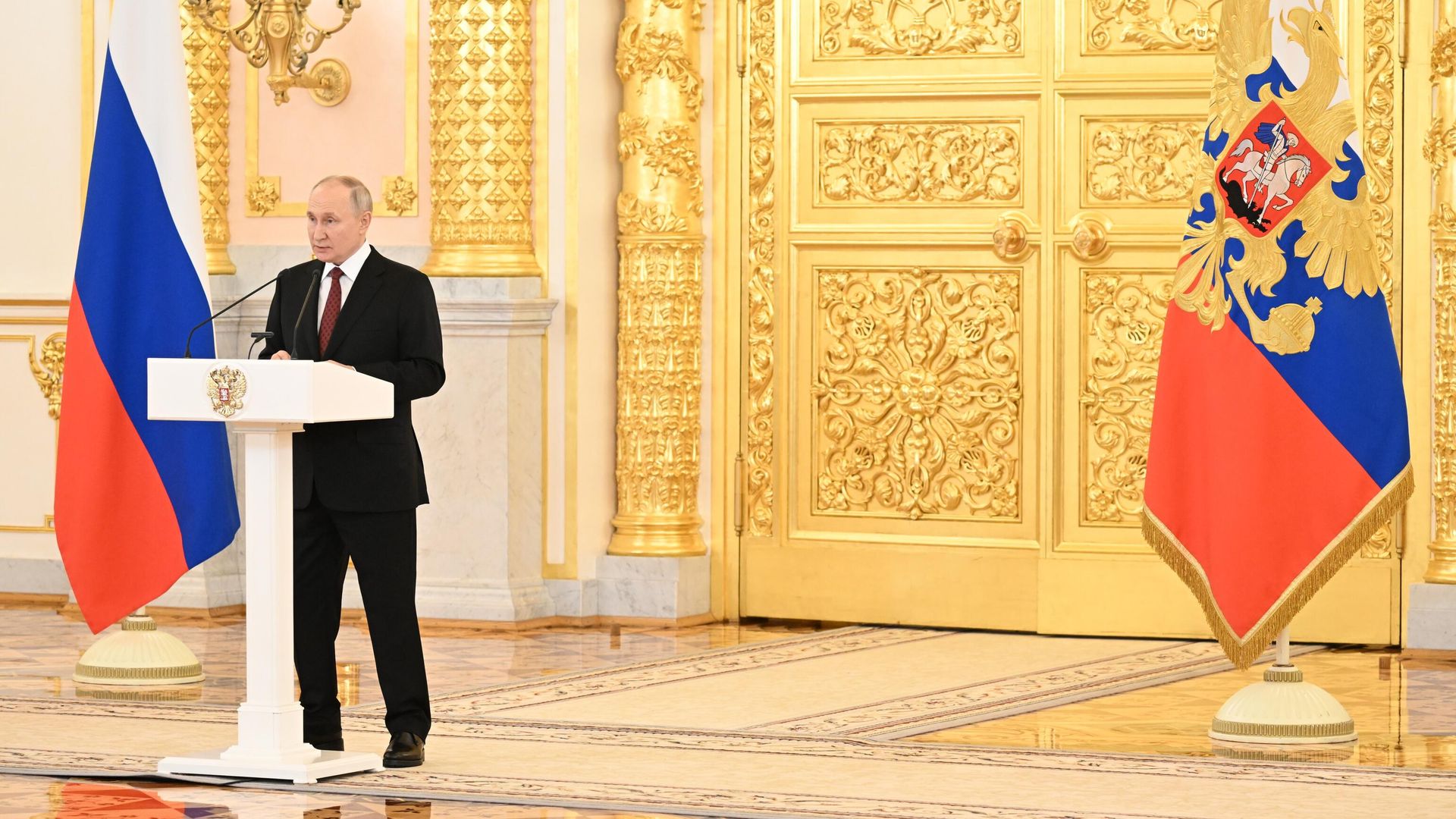 Президент РФ Владимир Путин в Александровском зале Большого Кремлёвского дворца Президент РФ Владимир Путин в Александровском зале Большого Кремлёвского дворца - РИА Новости, 1920, 04.12.2023