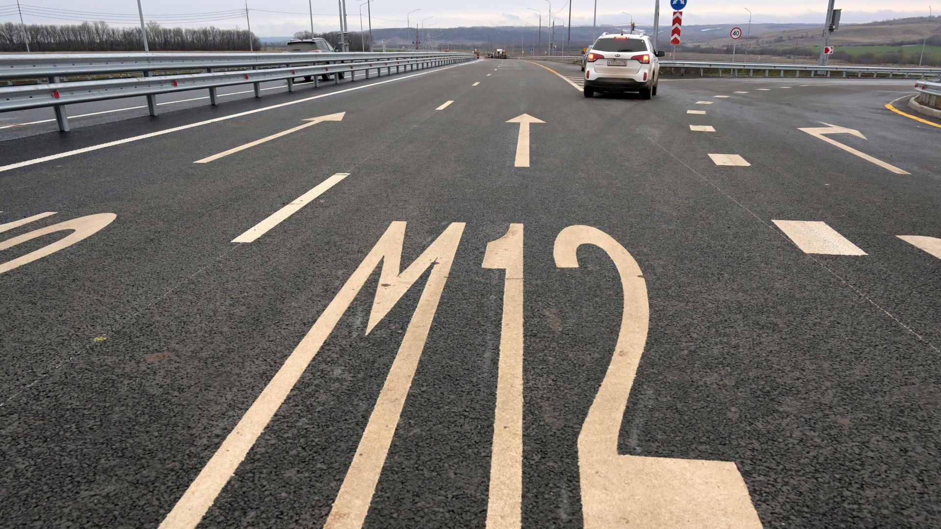 Автомобиль на участке скоростной автомобильной трассы М-12 Восток Автомобиль на участке скоростной автомобильной трассы М-12 Восток - РИА Новости, 1920, 21.03.2024