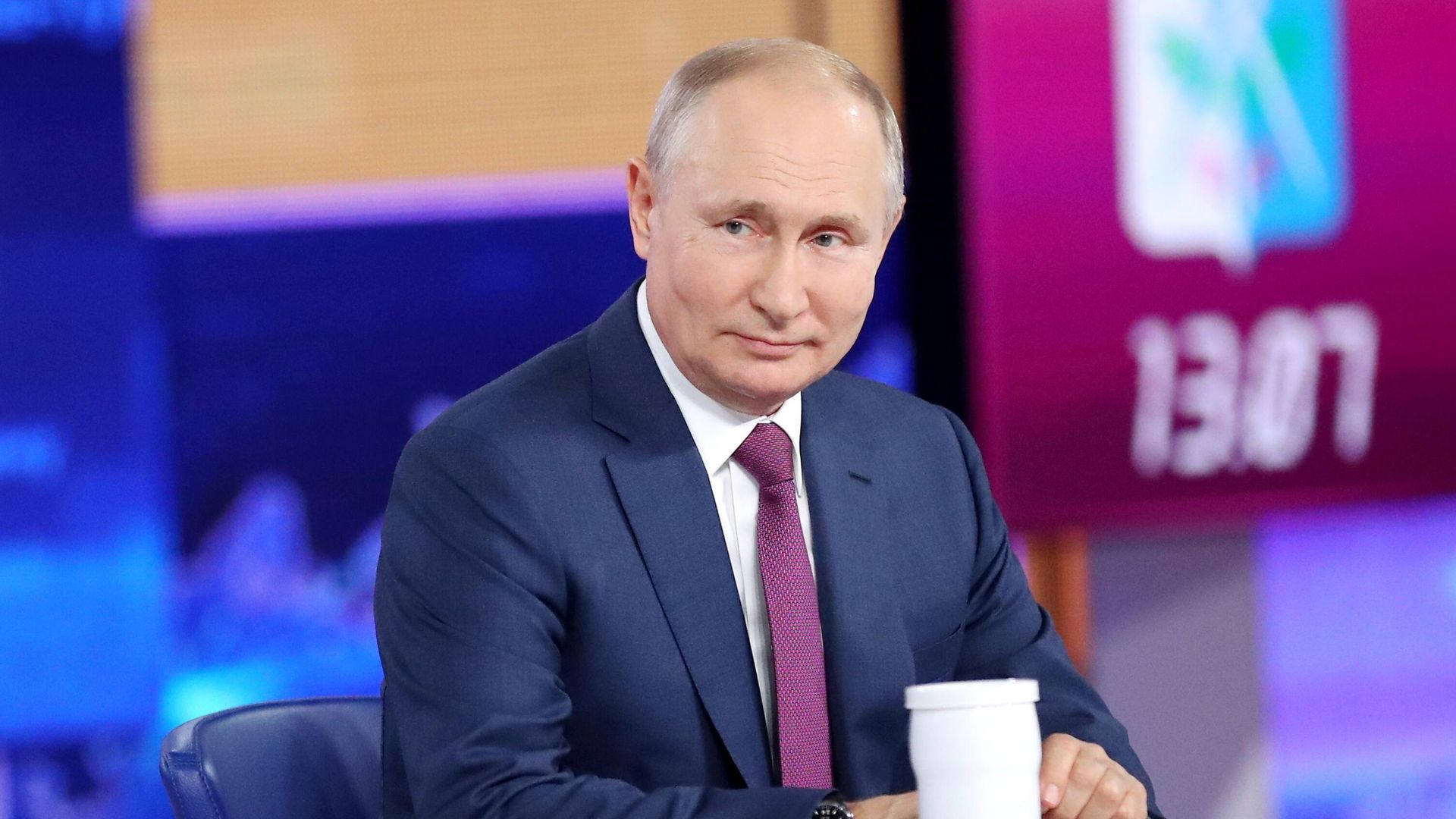 Президент РФ Владимир Путин во время ежегодной специальной программы Прямая линия с Владимиром Путиным Президент РФ Владимир Путин во время ежегодной специальной программы Прямая линия с Владимиром Путиным - РИА Новости, 1920, 13.12.2023