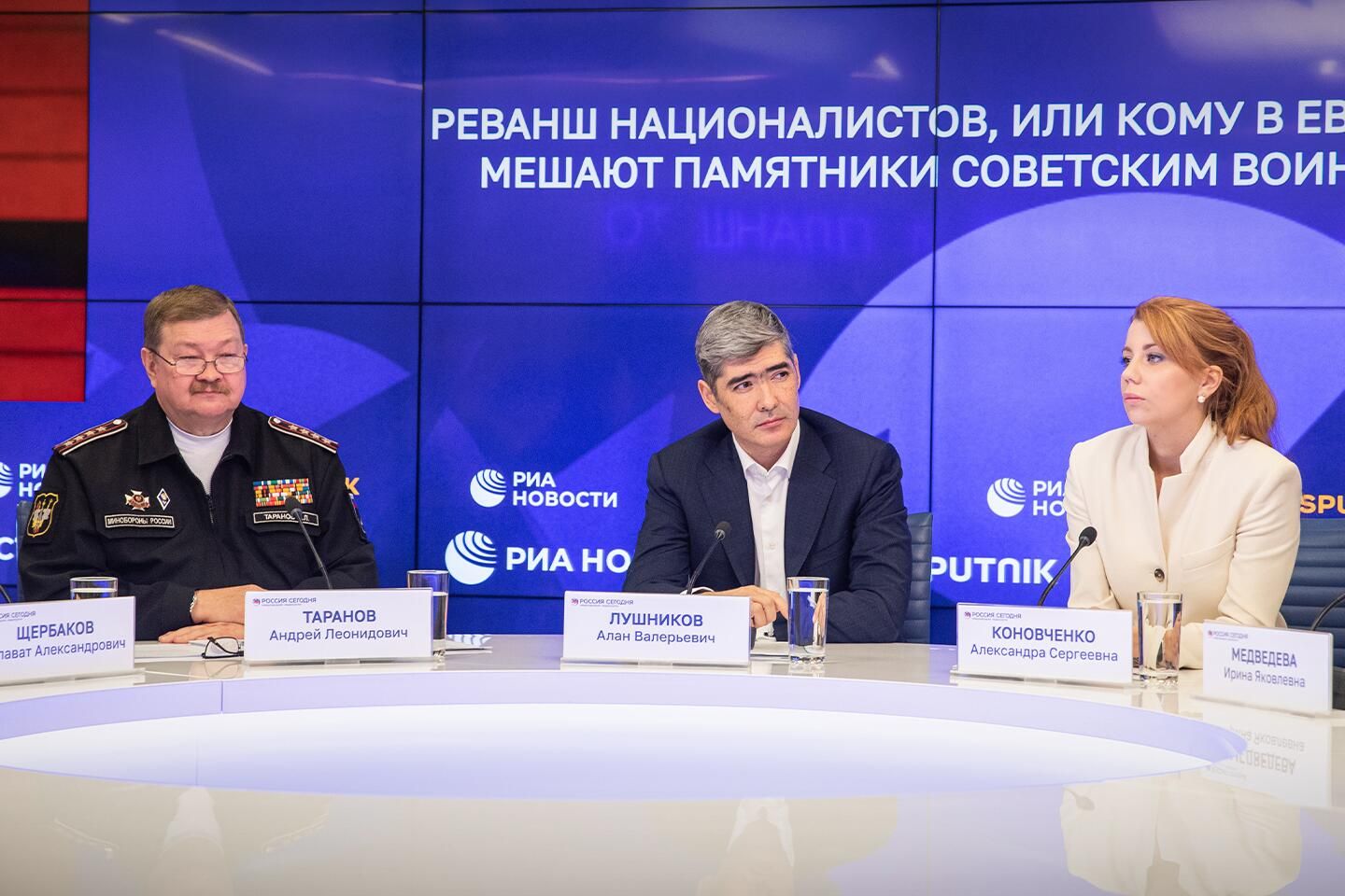 Президент концерна Калашников Алан Лушников во время круглого стола на тему: Реванш националистов, или Кому в Европе мешают памятники советским воинам в Международном мультимедийном пресс-центре Россия сегодня в Москве Президент концерна Калашников Алан Лушников во время круглого стола на тему: Реванш националистов, или Кому в Европе мешают памятники советским воинам в Международном мультимедийном пресс-центре Россия сегодня в Москве - РИА Новости, 1920, 05.12.2023