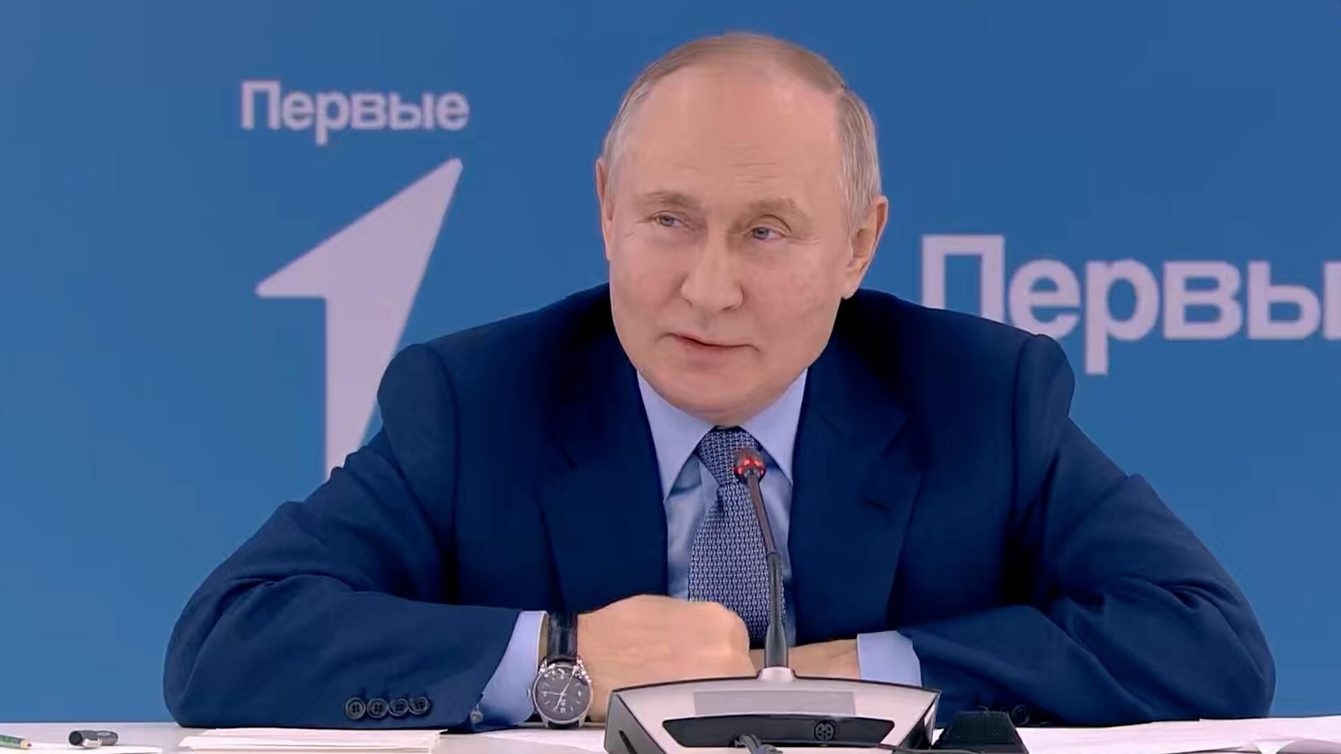 Мама поставила в угол. Путин рассказал историю из детства Мама поставила в угол. Путин рассказал историю из детства - РИА Новости, 1920, 05.12.2023