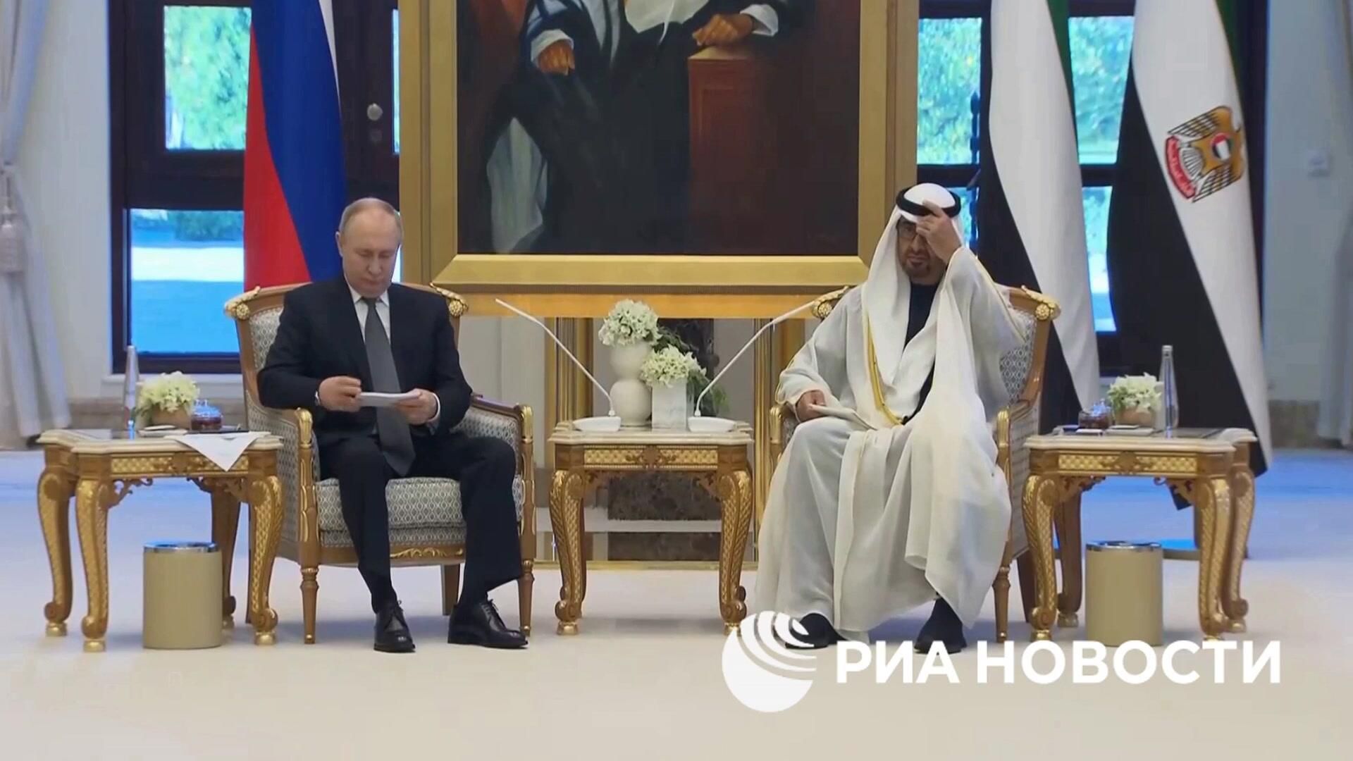 Мой дорогой друг: как приветствовал президент ОАЭ Владимира Путина Мой дорогой друг: как приветствовал президент ОАЭ Владимира Путина - РИА Новости, 1920, 06.12.2023