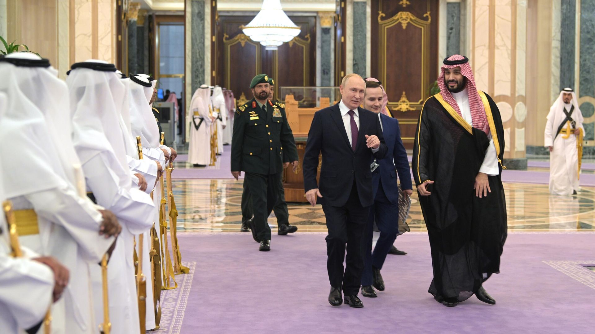 Президент РФ Владимир Путин и наследный принц, председатель Совета министров Саудовской Аравии Мухаммед бен Сальман Аль Сауд (справа) в Эр-Рияде Президент РФ Владимир Путин и наследный принц, председатель Совета министров Саудовской Аравии Мухаммед бен Сальман Аль Сауд (справа) в Эр-Рияде - РИА Новости, 1920, 07.12.2023