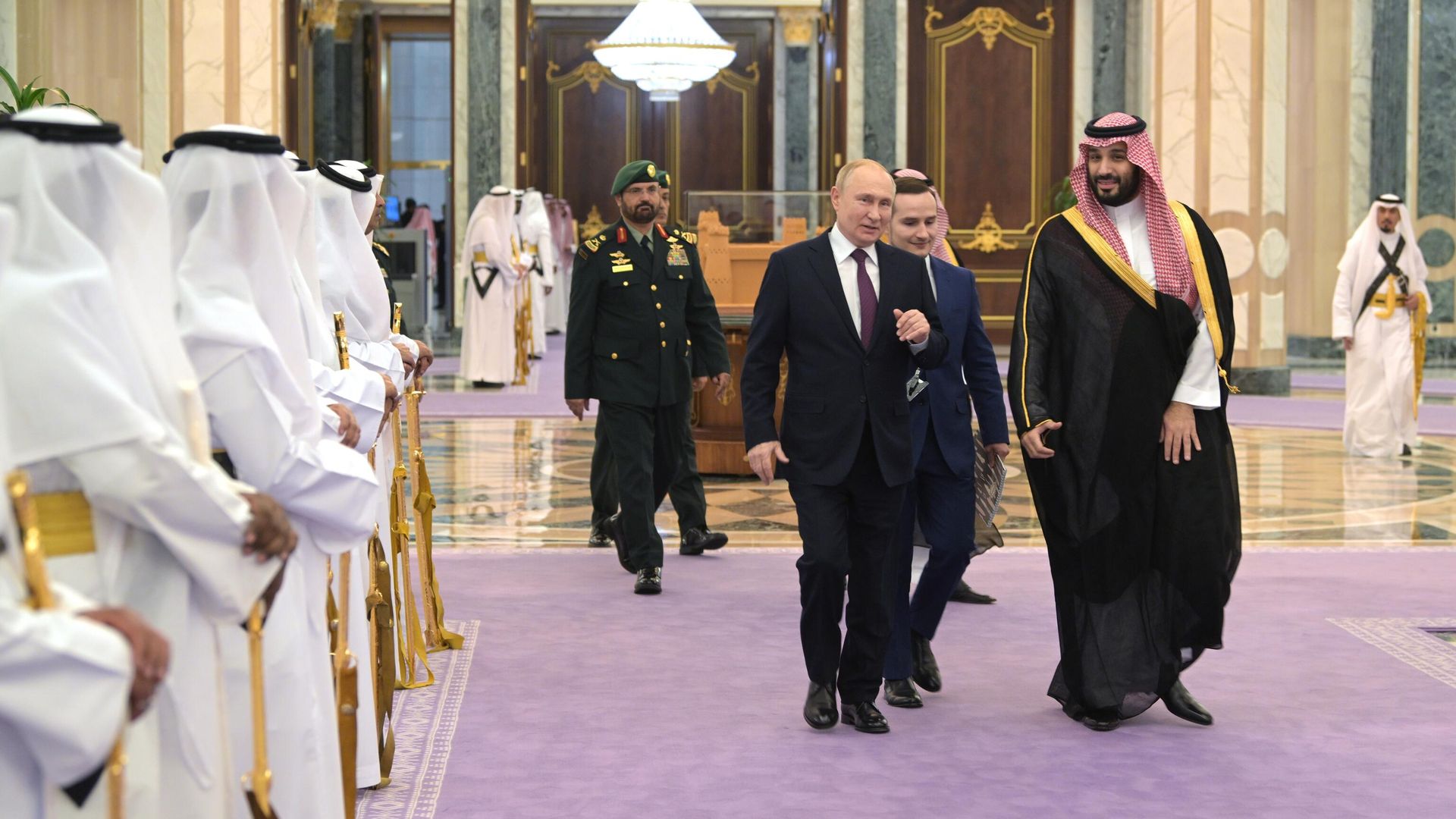 Президент РФ Владимир Путин и наследный принц, председатель Совета министров Саудовской Аравии Мухаммед бен Сальман Аль Сауд (справа) в Эр-Рияде Президент РФ Владимир Путин и наследный принц, председатель Совета министров Саудовской Аравии Мухаммед бен Сальман Аль Сауд (справа) в Эр-Рияде - РИА Новости, 1920, 07.12.2023