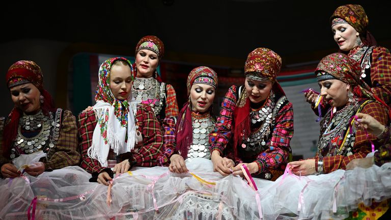 Свадебная церемония в национальных традициях Республики Удмуртия на Международной выставке-форуме Россия Свадебная церемония в национальных традициях Республики Удмуртия на Международной выставке-форуме Россия