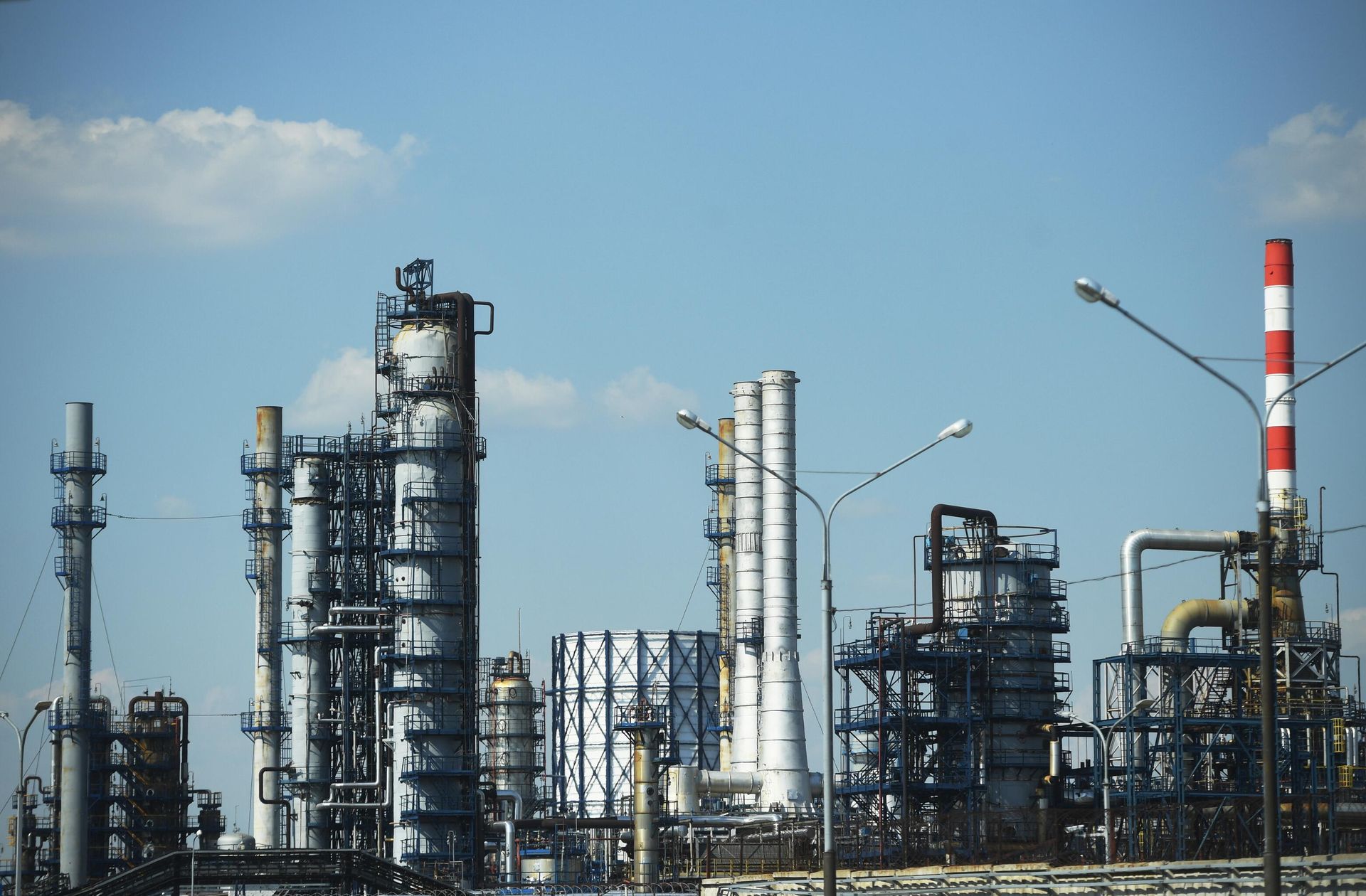 Нефтеперерабатывающий завод  - РИА Новости, 1920, 08.09.2026
