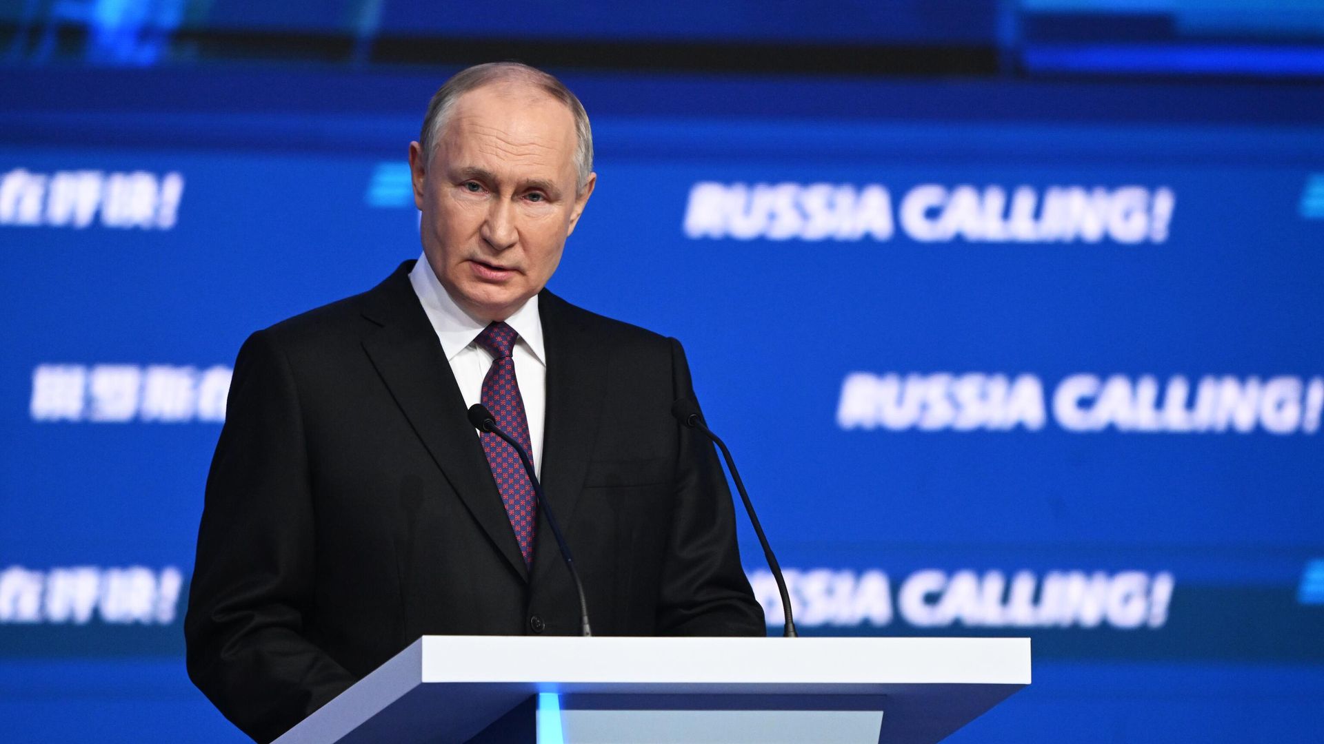 Президент России Владимир Путин выступает с темой Жизнь без глобализации: объединяя суверенные экономики на инвестиционном форуме ВТБ Россия зовет! Президент России Владимир Путин выступает с темой Жизнь без глобализации: объединяя суверенные экономики на инвестиционном форуме ВТБ Россия зовет! - РИА Новости, 1920, 07.12.2023