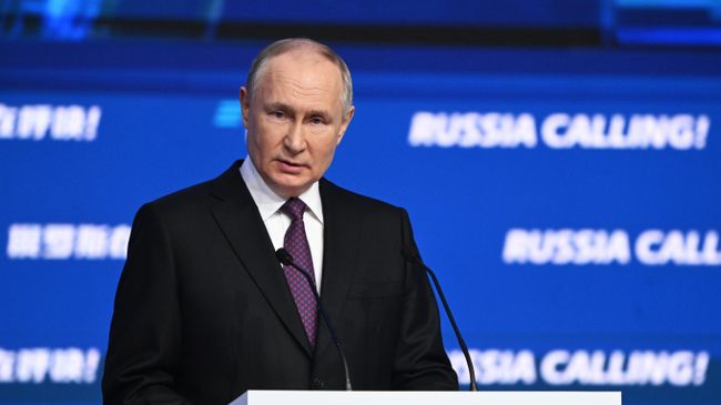 Президент РФ Владимир Путин выступает на инвестиционном форуме ВТБ Россия зовет!