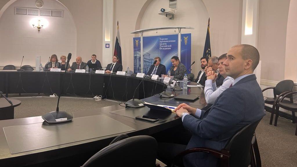 РЭЦ продолжит реализацию 11 программ поддержки экспорта РЭЦ продолжит реализацию 11 программ поддержки экспорта - РИА Новости, 1920, 07.12.2023