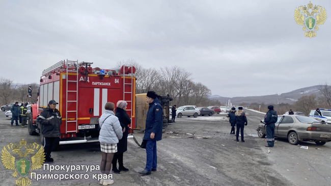 Место ДТП с участием школьного автобуса в Приморском крае. 8 декабря 2023