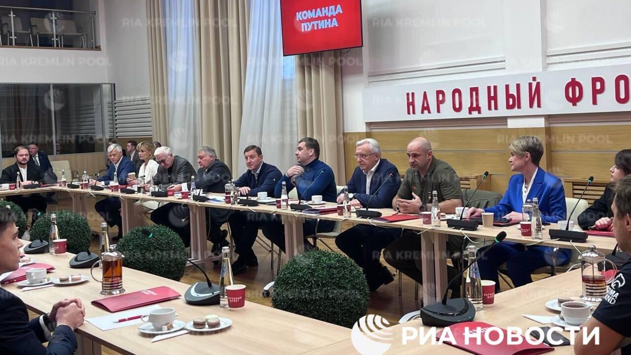 Установочное заседание инициативной группы по выдвижению Владимира Путина кандидатом на выборах президента в 2024 году в штабе Народного фронта в Москве Установочное заседание инициативной группы по выдвижению Владимира Путина кандидатом на выборах президента в 2024 году в штабе Народного фронта в Москве - РИА Новости, 1920, 09.12.2023