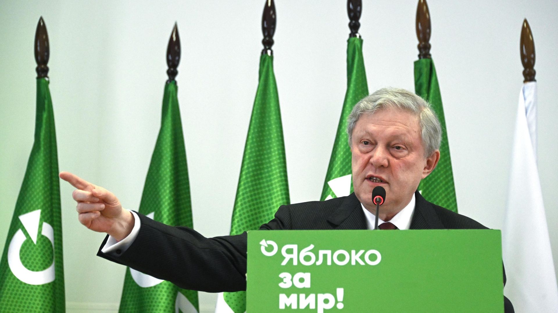 Председатель Федерального политического комитета партии Яблоко Григорий Явлинский Председатель Федерального политического комитета партии Яблоко Григорий Явлинский - РИА Новости, 1920, 23.12.2023