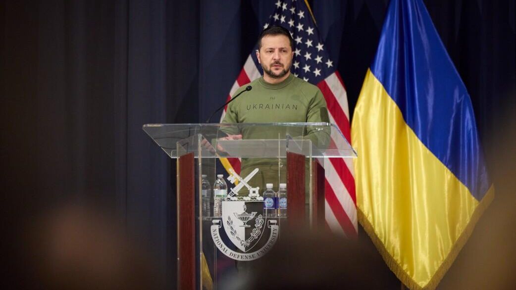 Президент Украины Владимир Зеленский во время выступления в университете обороны США - РИА Новости, 1920, 13.12.2023