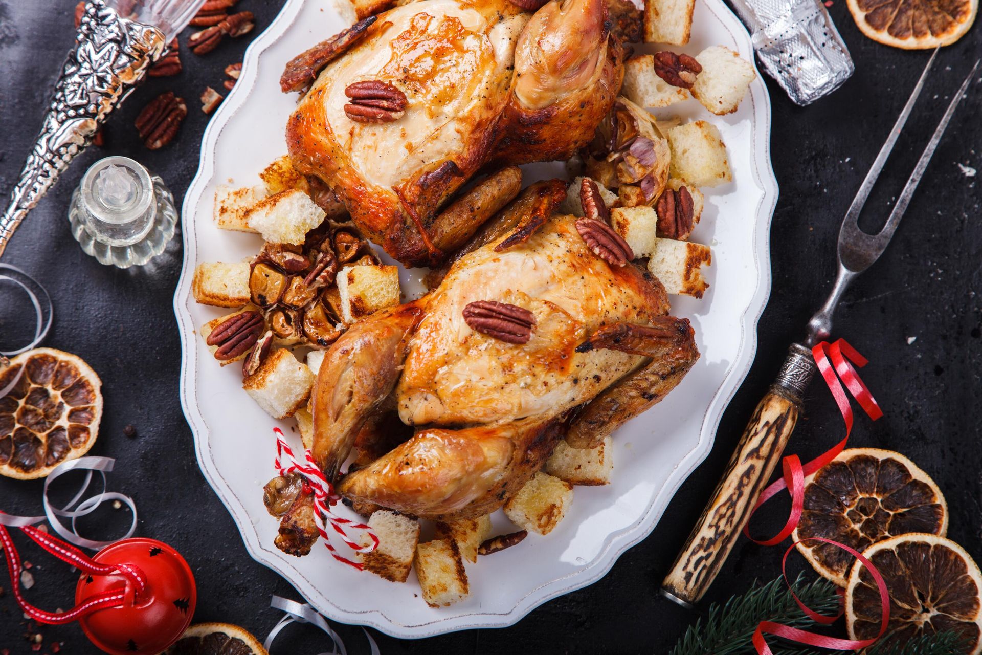 Запеченный цыпленок с апельсинами, орехами, чесноком и розмарином Запеченный цыпленок с апельсинами, орехами, чесноком и розмарином - РИА Новости, 1920, 13.12.2023