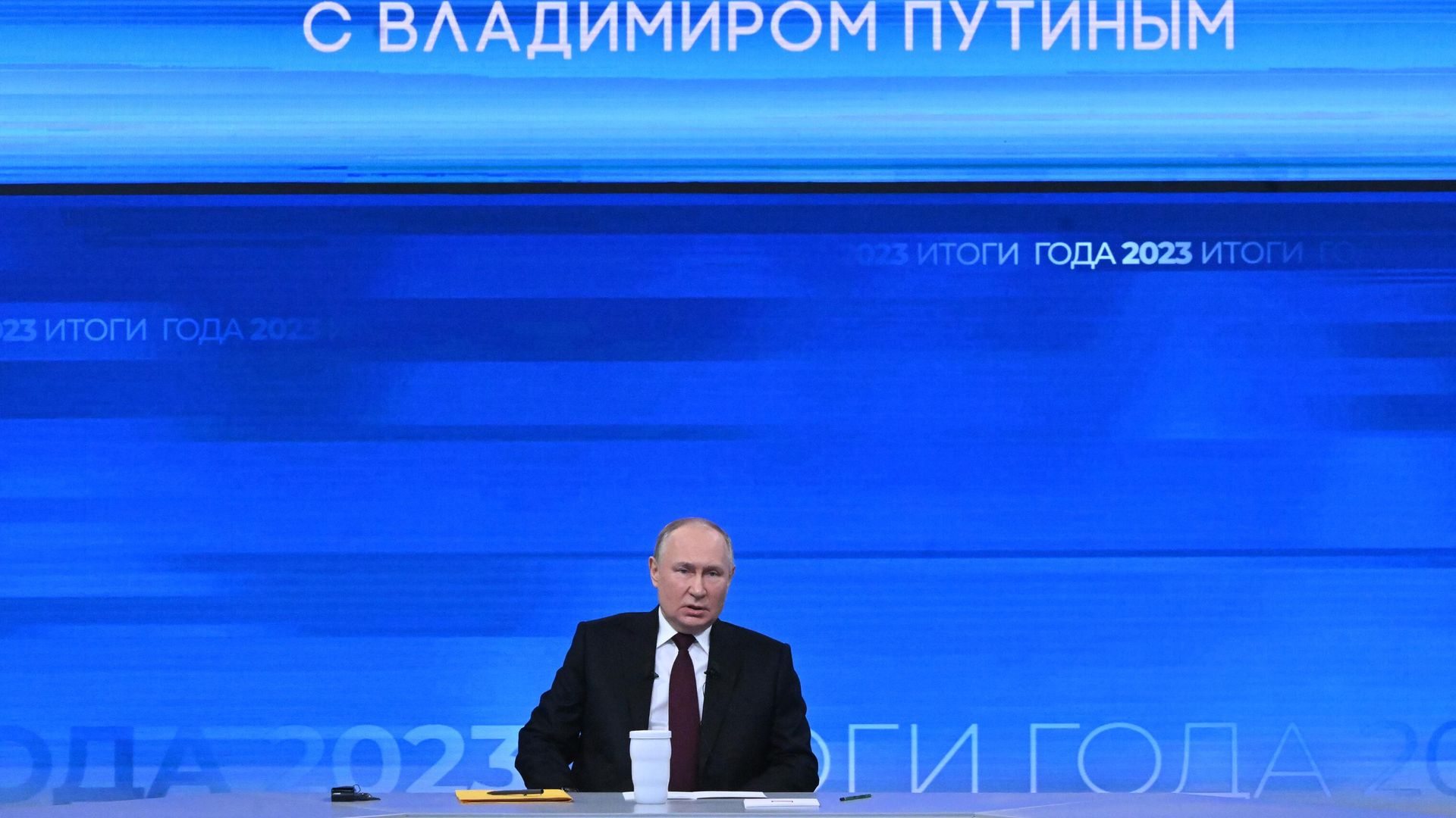 Президент РФ Владимир Путин проводит совместную прямую линию с гражданами и большую пресс-конференцию с журналистами в Гостином дворе Президент РФ Владимир Путин проводит совместную прямую линию с гражданами и большую пресс-конференцию с журналистами в Гостином дворе - РИА Новости, 1920, 14.12.2023