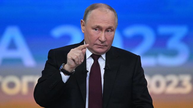 Президент РФ Владимир Путин проводит совместную прямую линию с гражданами и большую пресс-конференцию с журналистами в Гостином дворе