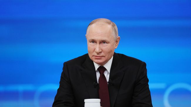 Президент РФ Владимир Путин проводит совместную прямую линию с гражданами и большую пресс-конференцию с журналистами в Гостином Дворе
