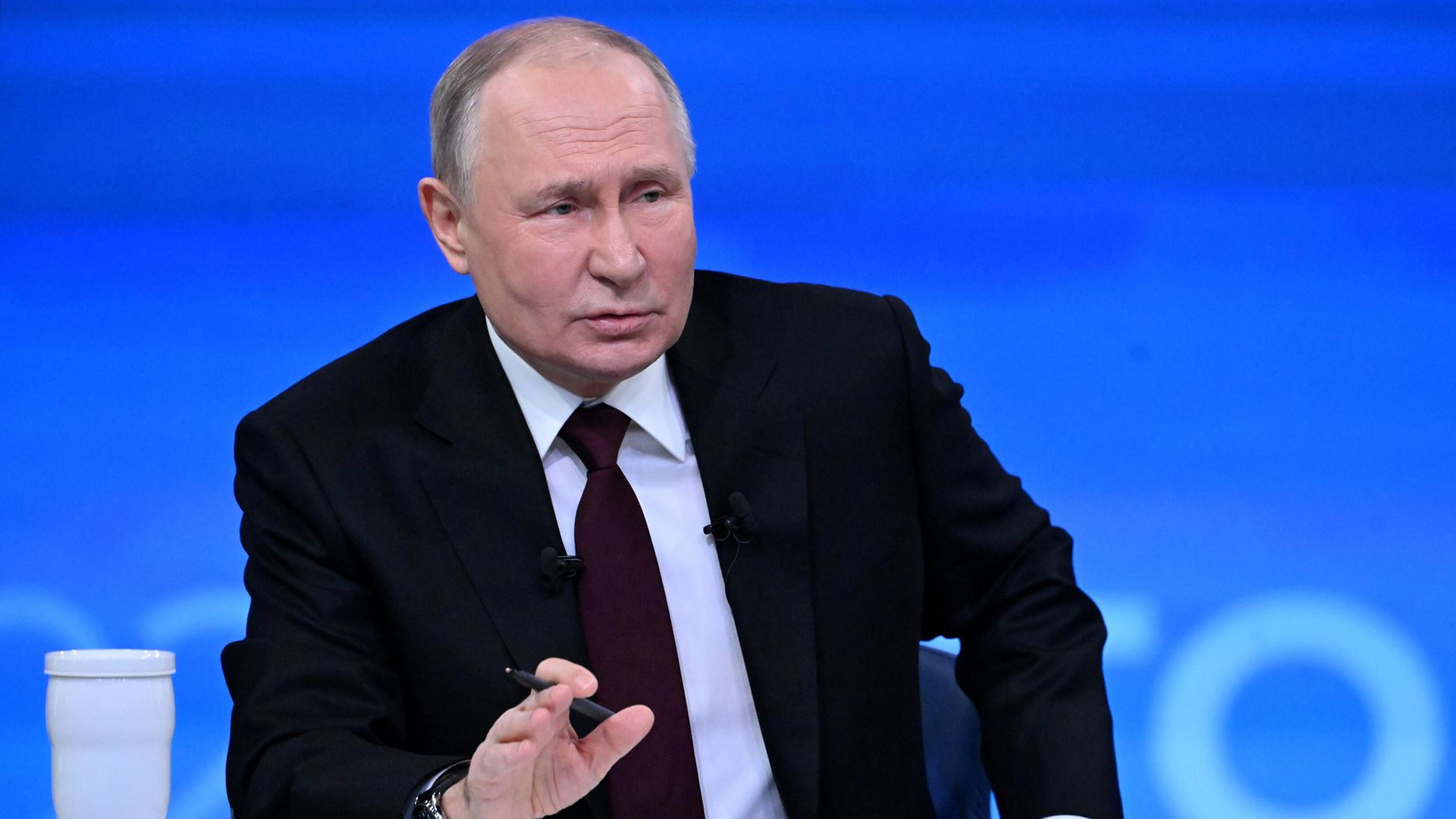 Президент РФ Владимир Путин проводит совместную прямую линию с гражданами и большую пресс-конференцию с журналистами в Гостином дворе Президент РФ Владимир Путин проводит совместную прямую линию с гражданами и большую пресс-конференцию с журналистами в Гостином дворе - РИА Новости, 1920, 14.12.2023