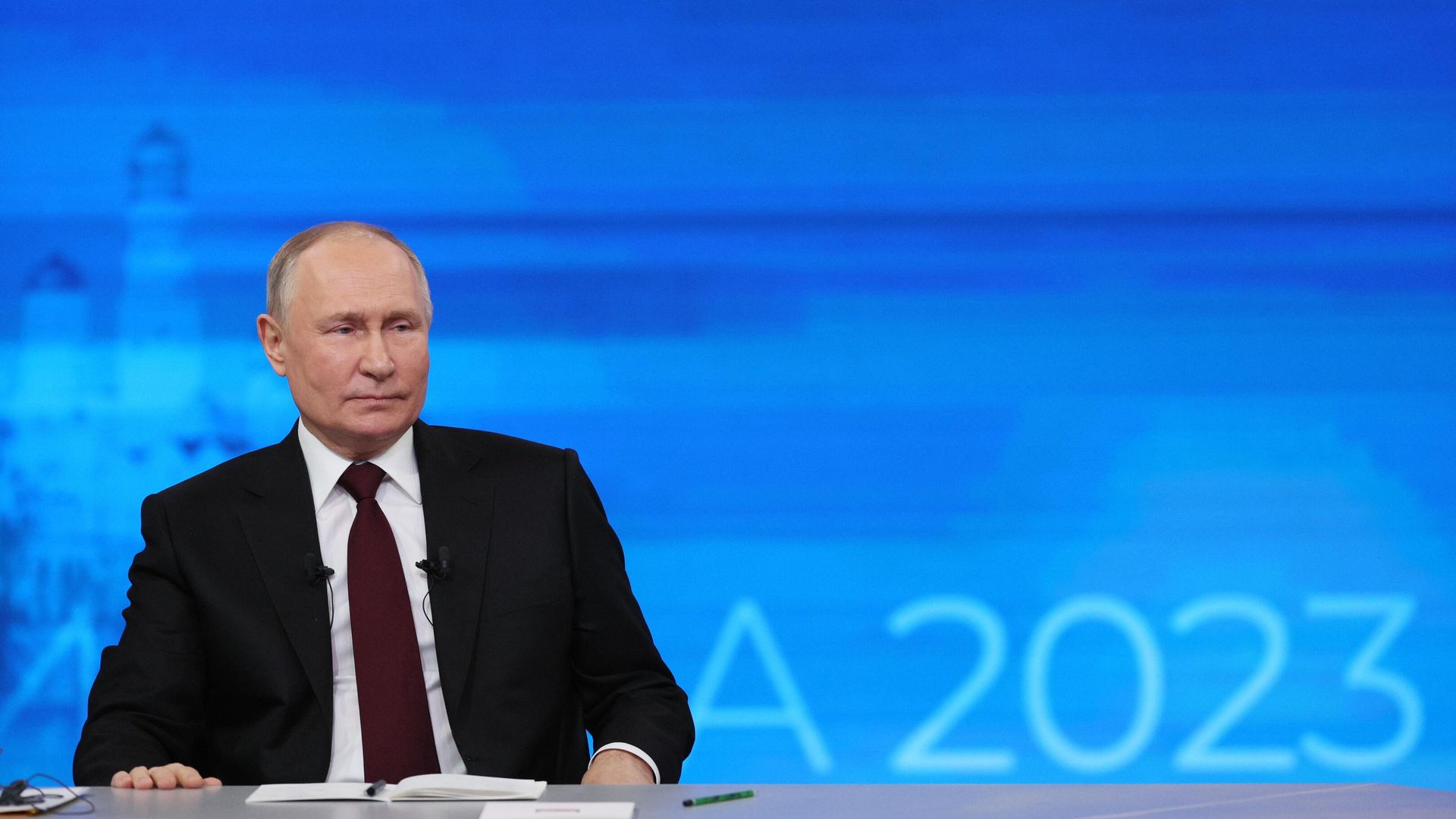 Президент РФ Владимир Путин проводит совместную прямую линию с гражданами и большую пресс-конференцию с журналистами в Гостином дворе Президент РФ Владимир Путин проводит совместную прямую линию с гражданами и большую пресс-конференцию с журналистами в Гостином дворе - РИА Новости, 1920, 19.12.2024