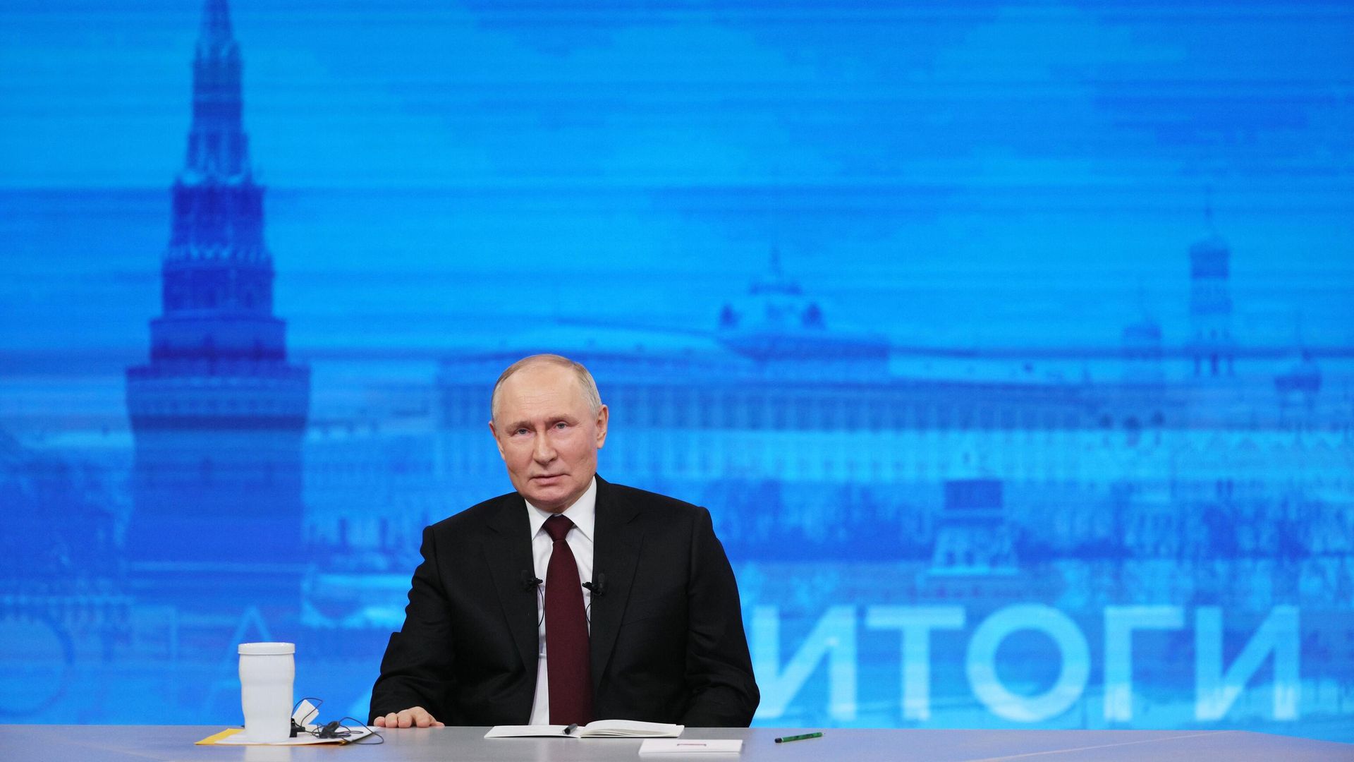 Президент РФ Владимир Путин проводит совместную прямую линию с гражданами и большую пресс-конференцию с журналистами в Гостином дворе - РИА Новости, 1920, 15.12.2023