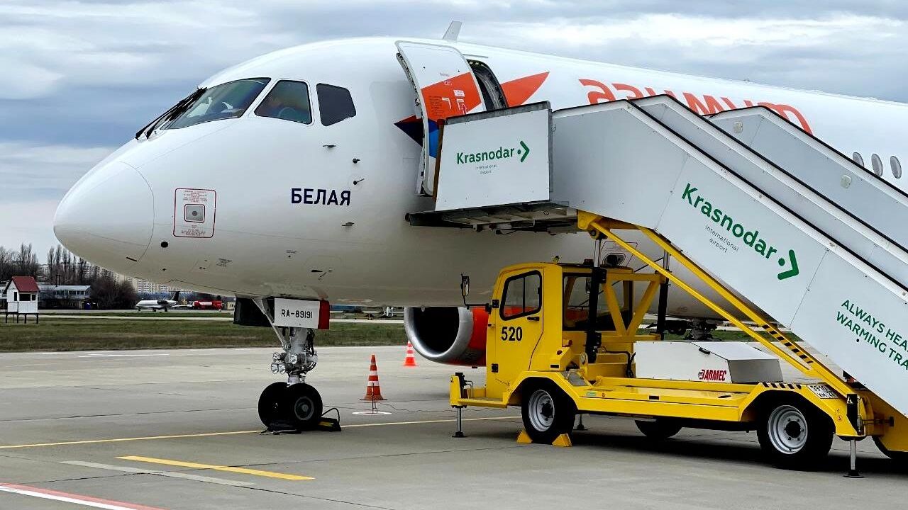 Самолет Superjet 100 авиакомпании Азимут Самолет Superjet 100 авиакомпании Азимут - РИА Новости, 1920, 14.12.2024