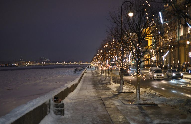 Новогодняя подсветка Дворцовой набережной в Санкт-Петербурге Новогодняя подсветка Дворцовой набережной в Санкт-Петербурге