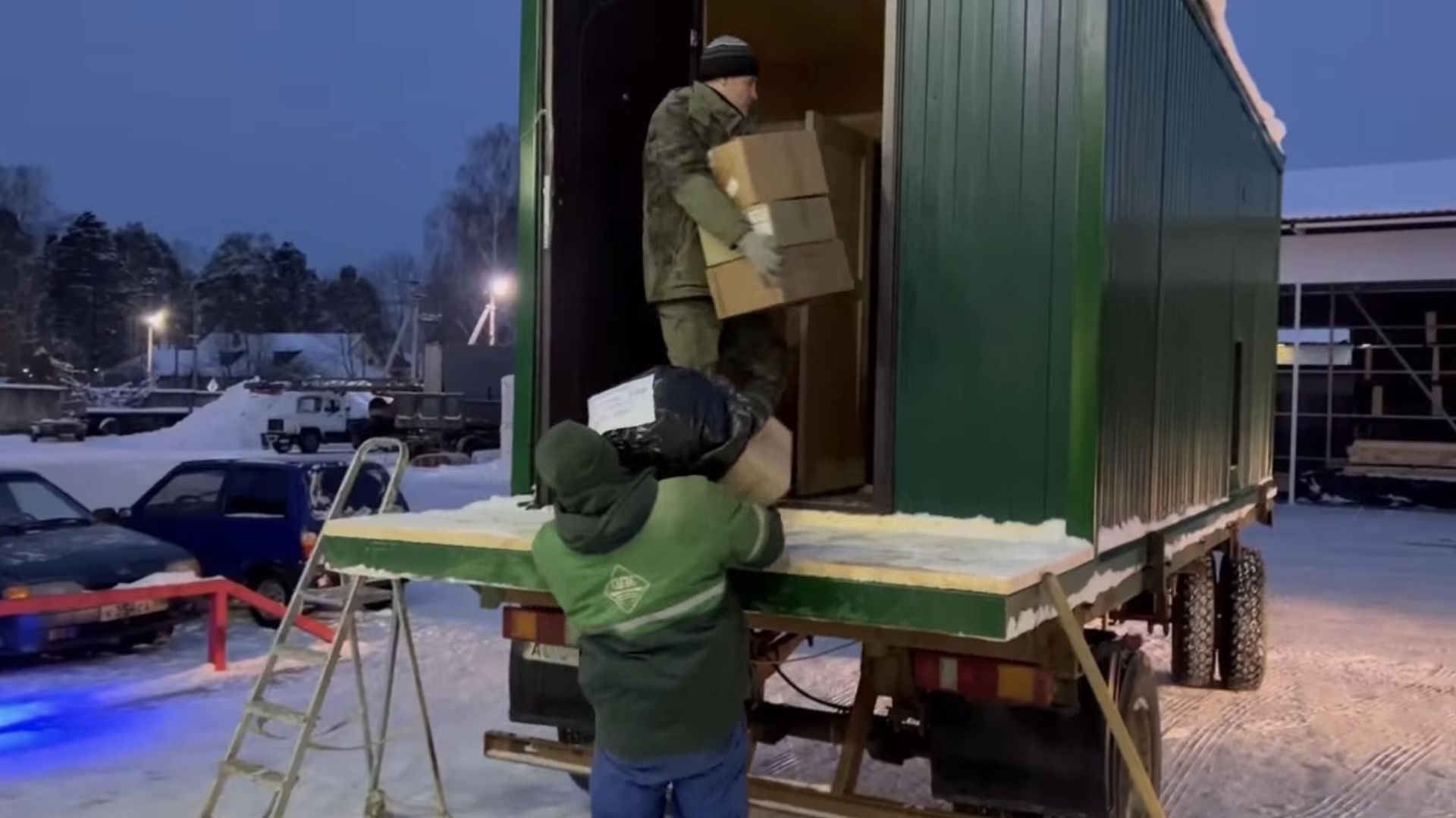 Груз для бойцов СВО от жителей Пестовского района Новгородской области. Кадр видео Груз для бойцов СВО от жителей Пестовского района Новгородской области. Кадр видео - РИА Новости, 1920, 18.12.2023