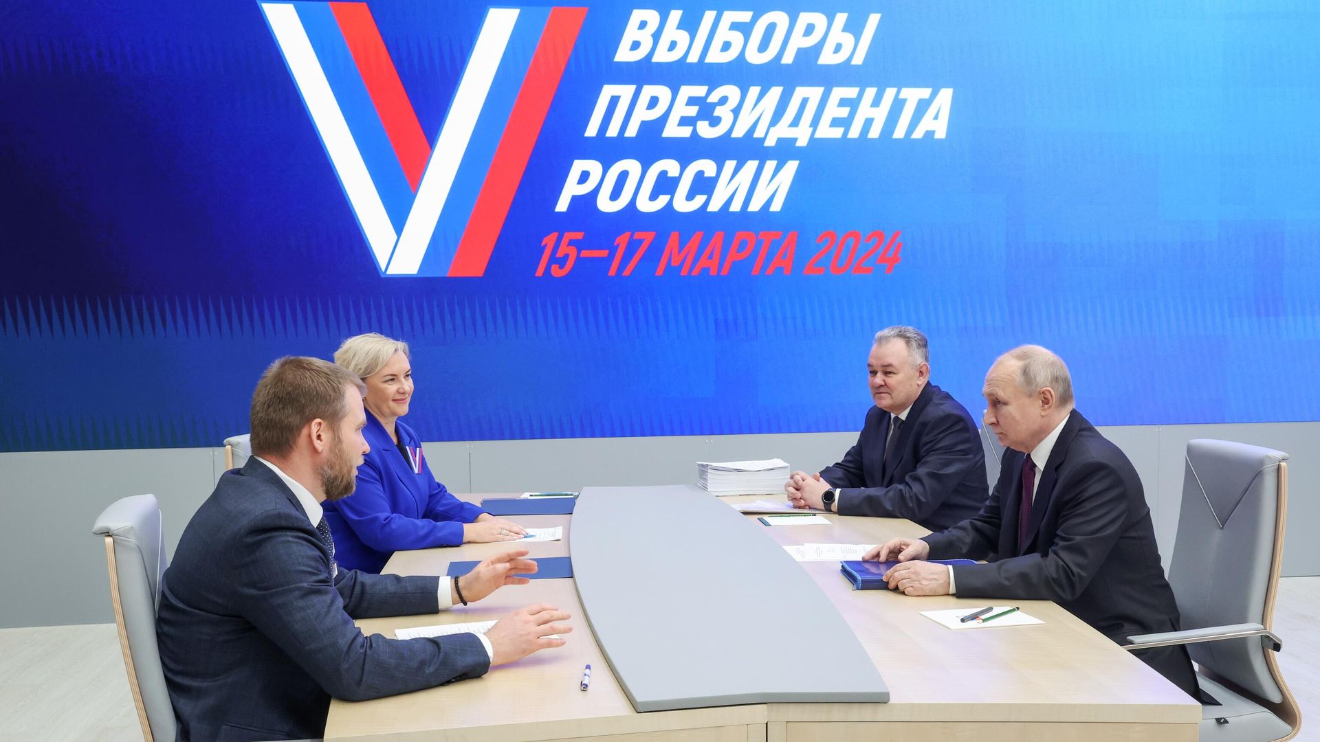 Действующий президент РФ Владимир Путин подает документы в Центральной избирательной комиссии РФ для регистрации кандидатом на пост президента РФ на выборах 2024 года Действующий президент РФ Владимир Путин подает документы в Центральной избирательной комиссии РФ для регистрации кандидатом на пост президента РФ на выборах 2024 года - РИА Новости, 1920, 21.12.2023