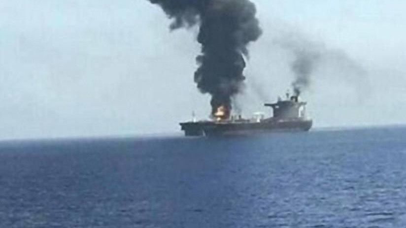 Нефтяной танкер после атаки в Красном море Нефтяной танкер после атаки в Красном море - РИА Новости, 1920, 24.12.2023