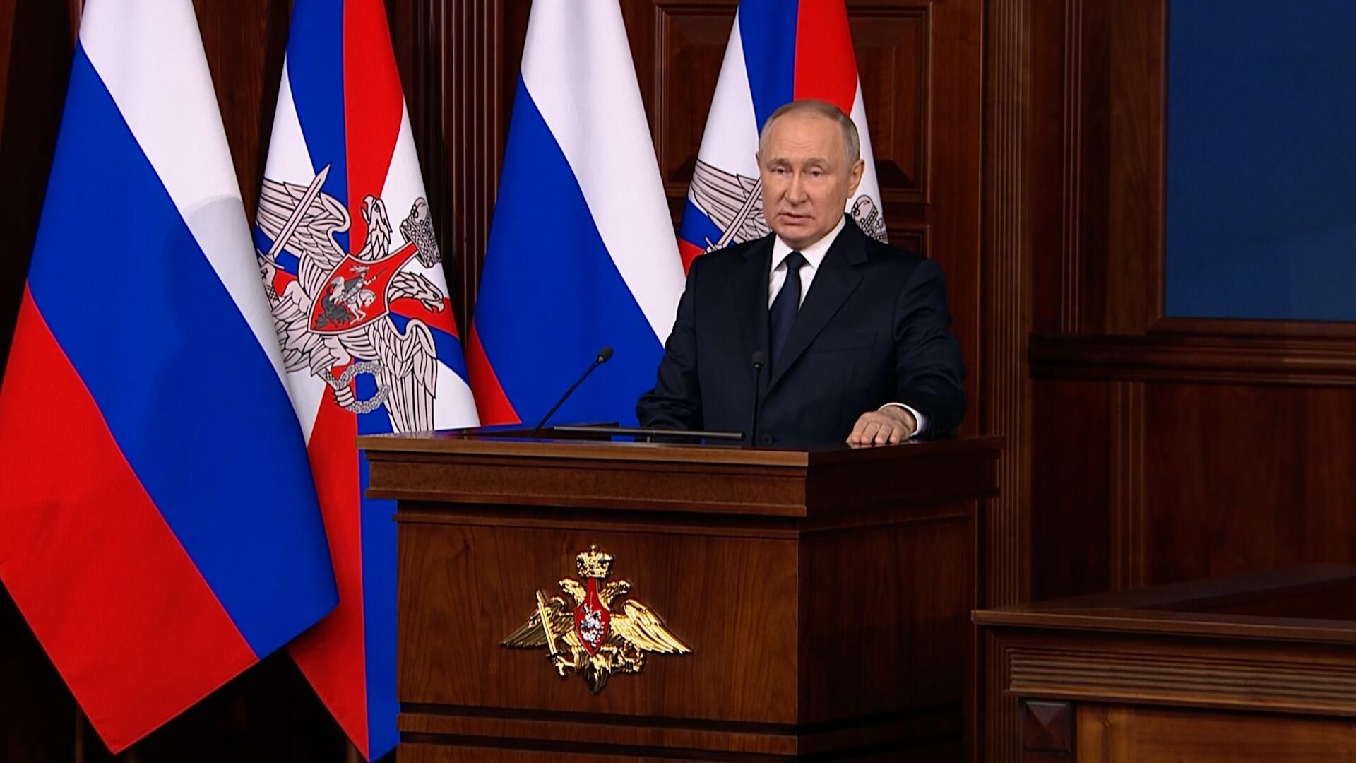 Путин и Шойгу на заседании коллегии Минобороны Путин и Шойгу на заседании коллегии Минобороны - РИА Новости, 1920, 19.12.2023