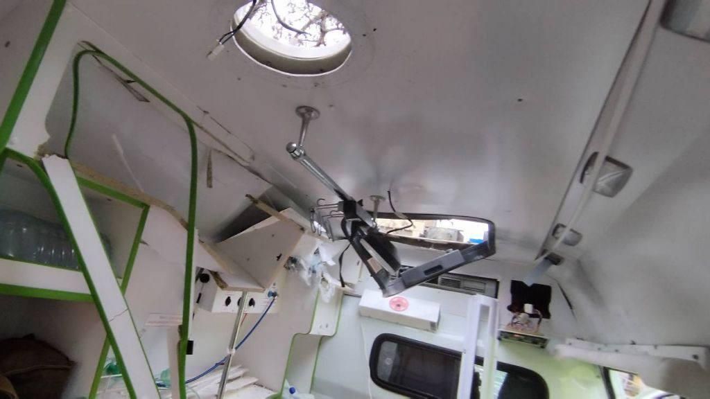 Автомобиль скорой помощи в ДНР,  подвергшийся атаке с БПЛА. 20 декабря 2023 - РИА Новости, 1920, 20.12.2023