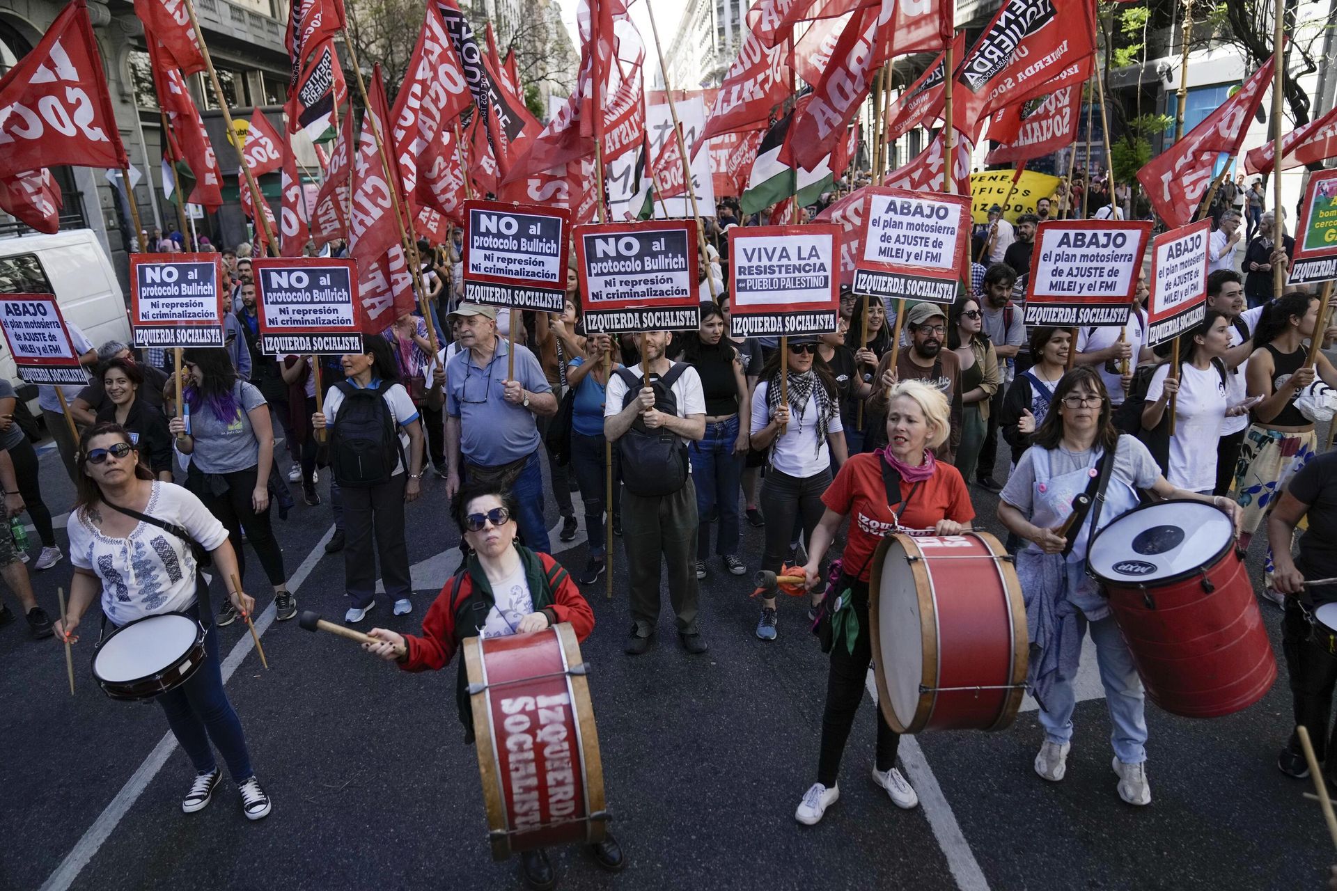 Участники акции протеста против нового правительства Аргентины в Буэнос-Айресе Участники акции протеста против нового правительства Аргентины в Буэнос-Айресе - РИА Новости, 1920, 22.12.2023