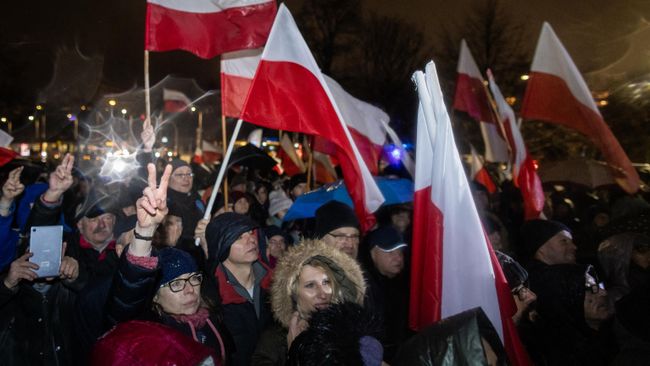 Акция протеста против смены власти в польских государственных СМИ в Варшаве. 20 декабря 2023