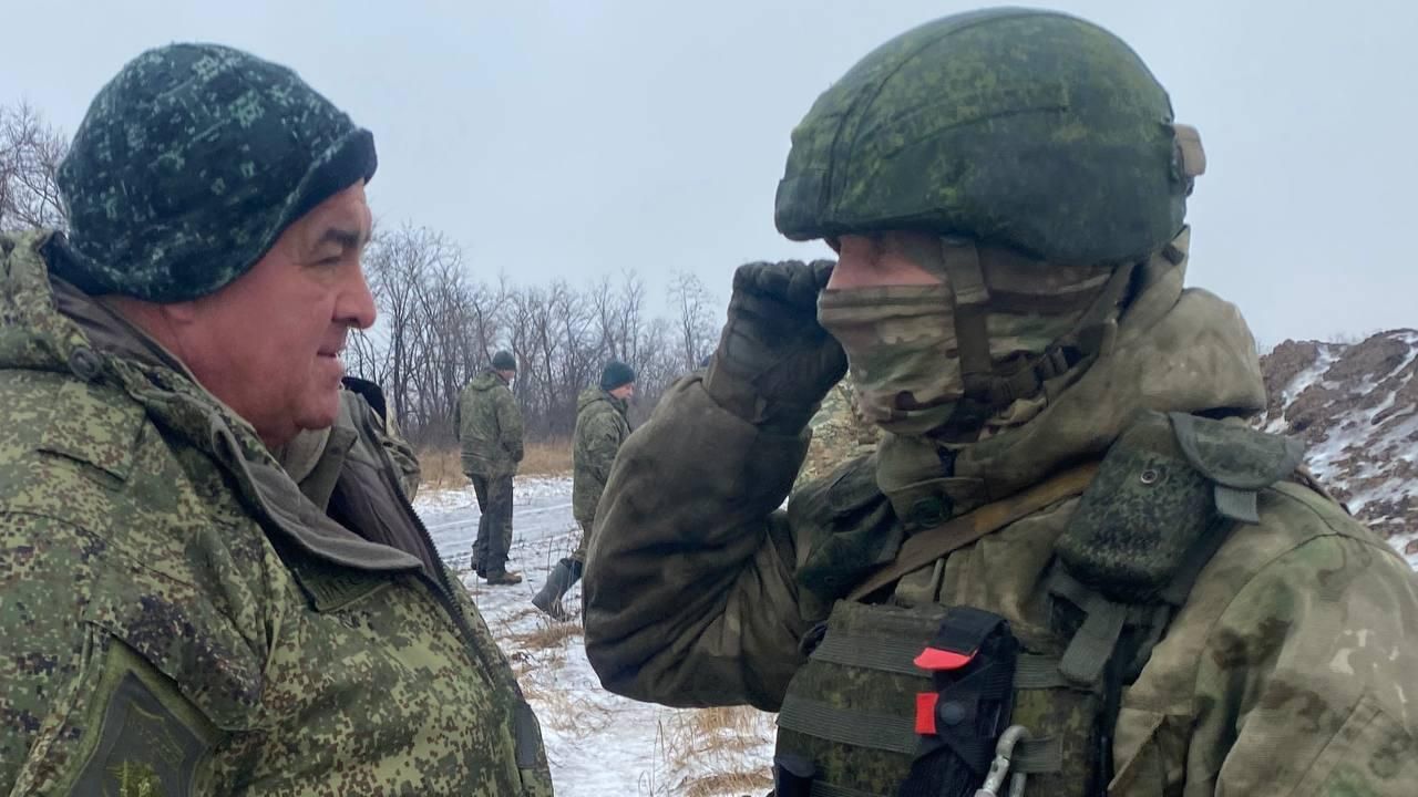 Губернатор Костромской области Сергей Ситников в зоне спецоперации с военнослужащими костромских полков Губернатор Костромской области Сергей Ситников в зоне спецоперации с военнослужащими костромских полков - РИА Новости, 1920, 21.12.2023