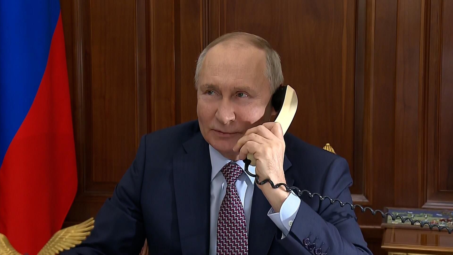 Разговор Путина со школьницей Ксюшей в рамках акции Елка желаний Разговор Путина со школьницей Ксюшей в рамках акции Елка желаний - РИА Новости, 1920, 21.12.2023