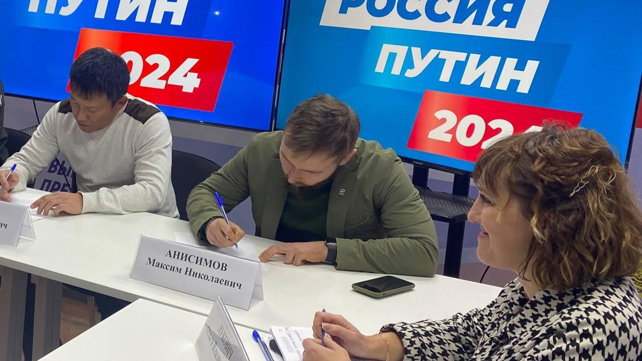 Открытие избирательного штаба кандидата на должность Президента РФ Владимира Путина в Херсонской области Открытие избирательного штаба кандидата на должность Президента РФ Владимира Путина в Херсонской области - РИА Новости, 1920, 22.12.2023