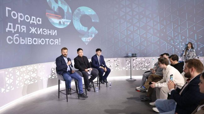 Участники экспертной сессии в павильоне ВЭБ.РФ на Международной выставке-форуме Россия
