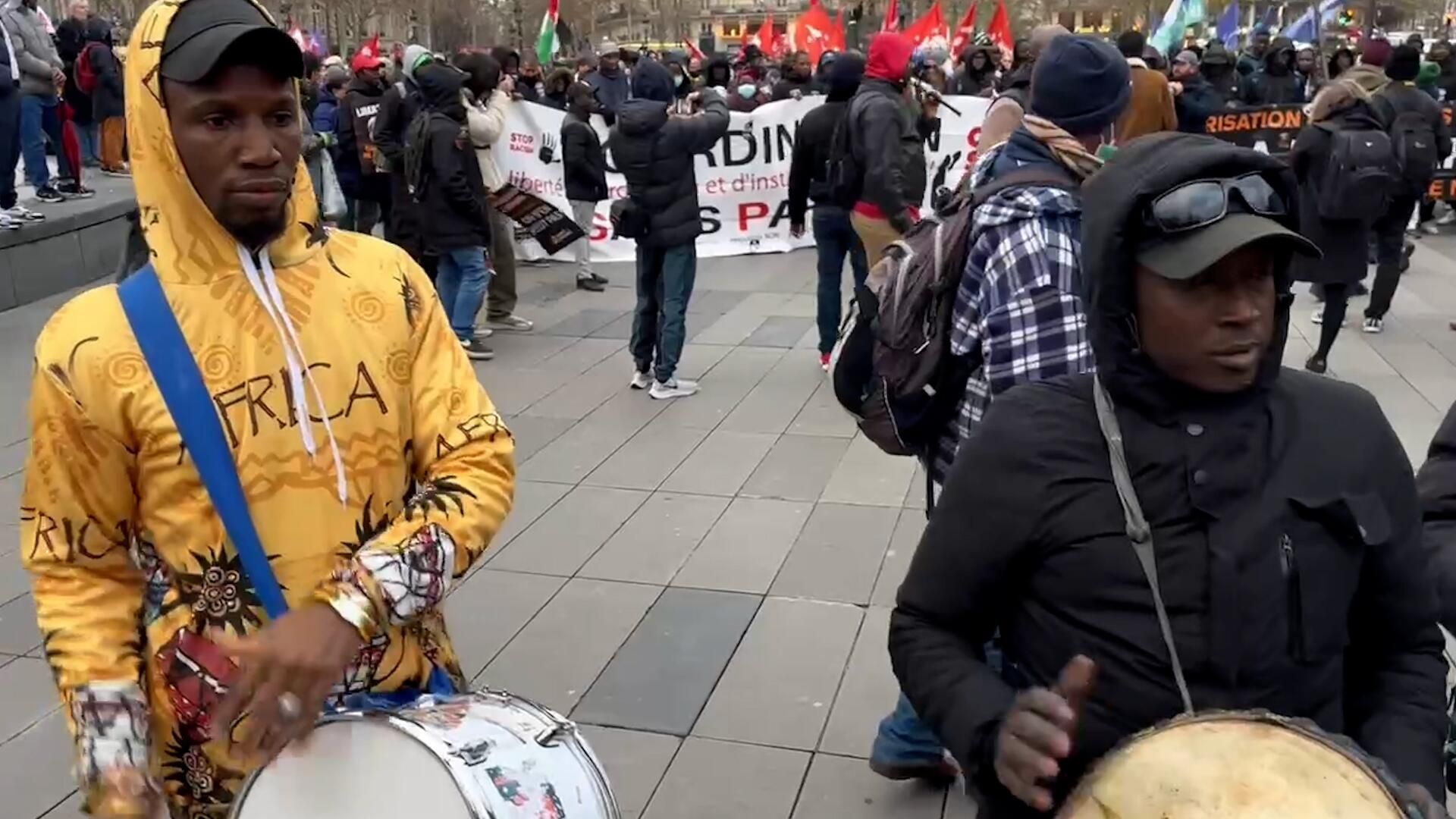 Мигранты на акции протеста в Париже Мигранты на акции протеста в Париже - РИА Новости, 1920, 22.12.2023