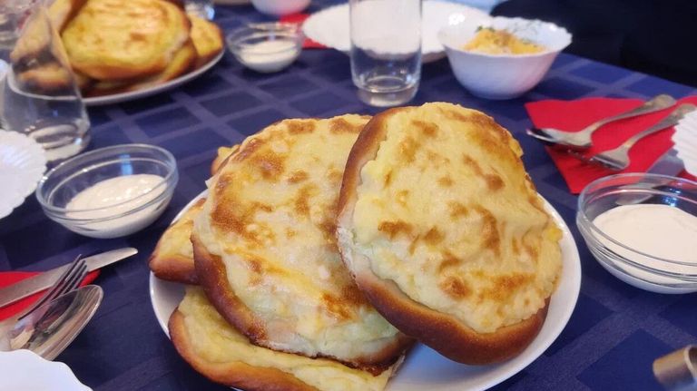 Шаньги с картофелем в трапезной Белогорского монастыря