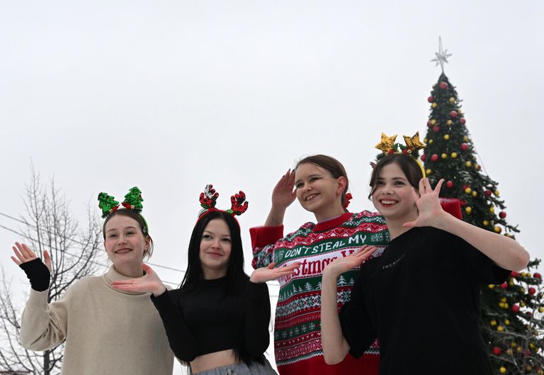 Девушки на одной из улиц в Казани Девушки на одной из улиц в Казани