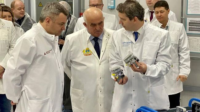 Губернатор Костромской области Сергей Ситников и замглавы Минпромторга Василий Шпак открыли в Липецкой области первое в стране российское производство ESС Губернатор Костромской области Сергей Ситников и замглавы Минпромторга Василий Шпак открыли в Липецкой области первое в стране российское производство ESС